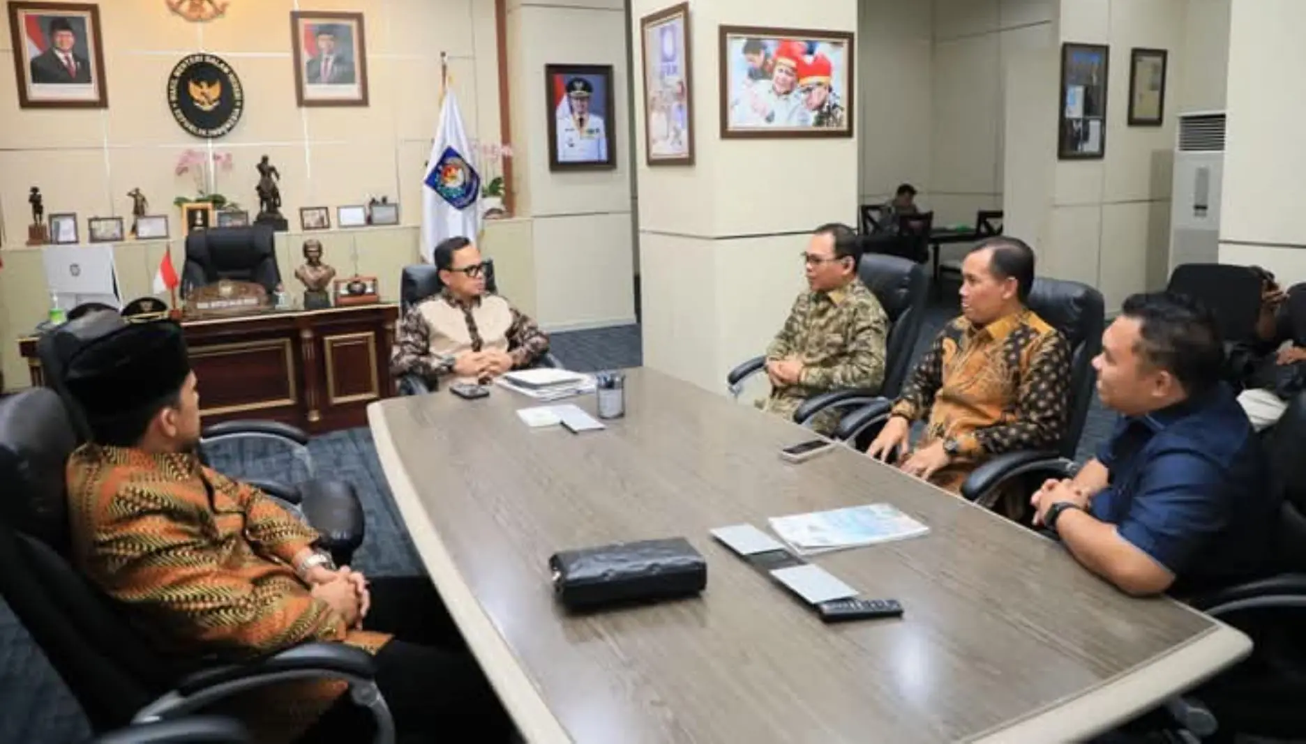 Datangi Kemendagri, Bupati Seluma Konsultasikan Mutasi Jabatan dan Keuangan Daerah