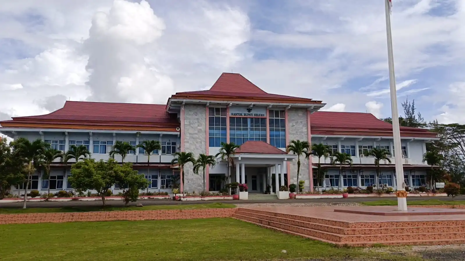 Honorer Seluma Bertahan Hidup Kerja Serabutan Imbas Tak Gajian Berbulan-bulan