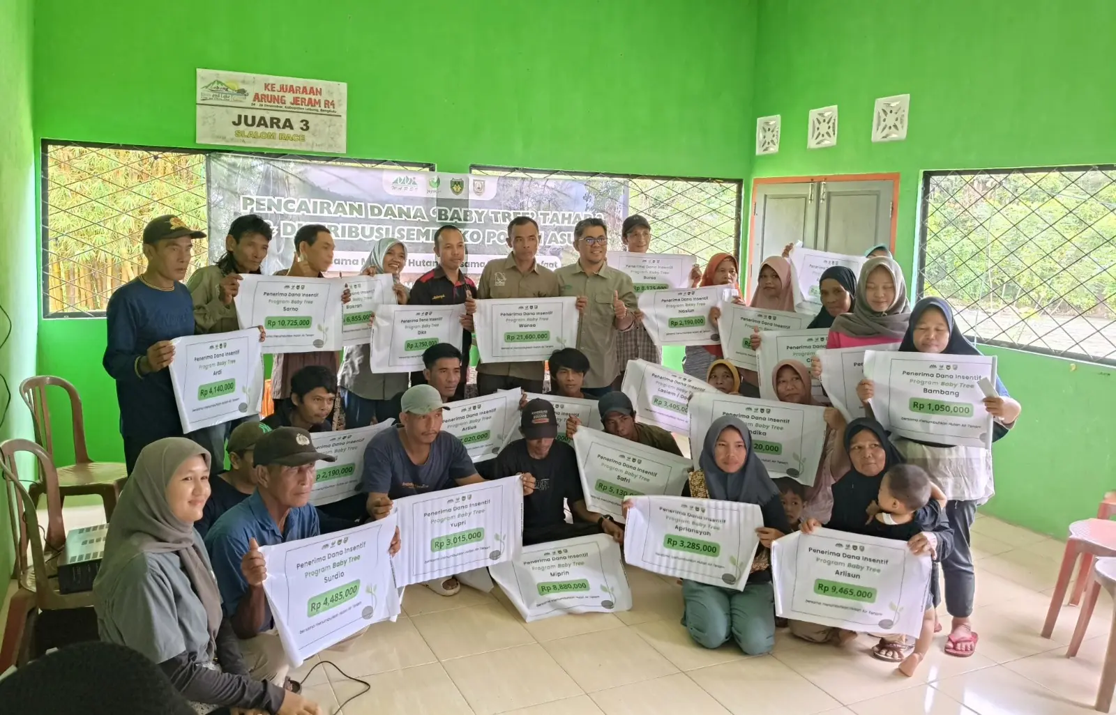 KKI Wasri Bagikan Insentif dan Paket Ramadhan untuk Petani dan Warga Desa Air Tenam