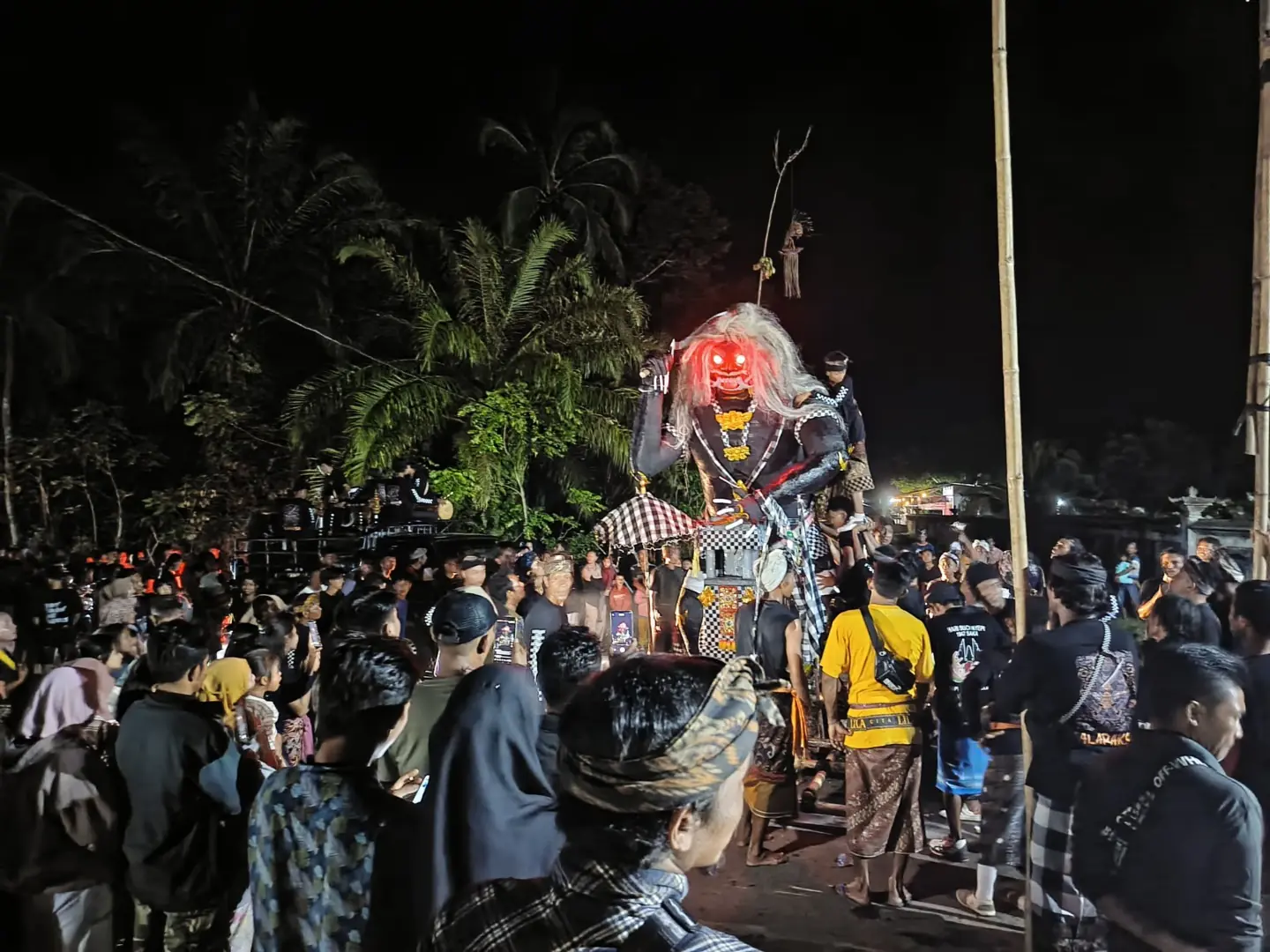 Tradisi Ogoh-ogoh di Seluma Pererat Kerukunan Antarumat Beragama