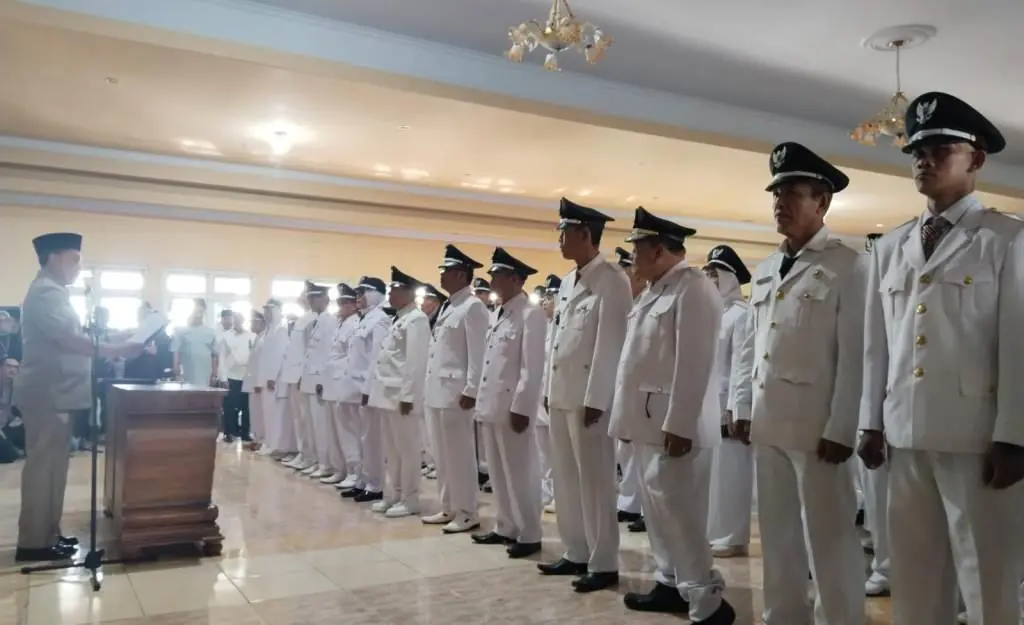Bupati Azhari Lantik 66 Penjabat Sementara Kepala Desa