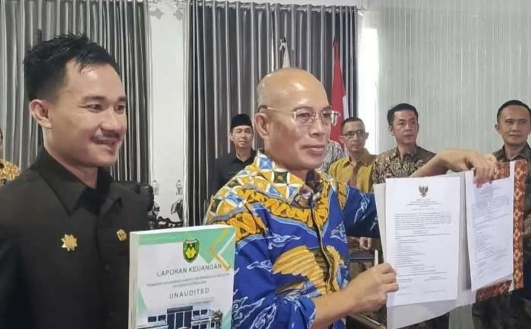 Bupati Gusnan Sampaikan LKPD Unaudited Tahun 2024 Secara Daring
