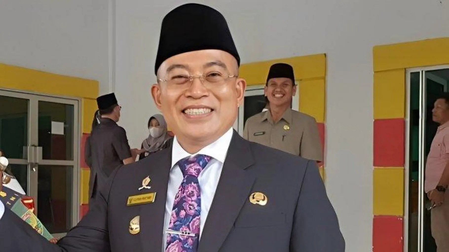 Bupati Gusnan Tegaskan Sekolah Dilarang Cari Keuntungan dari Penjualan Buku