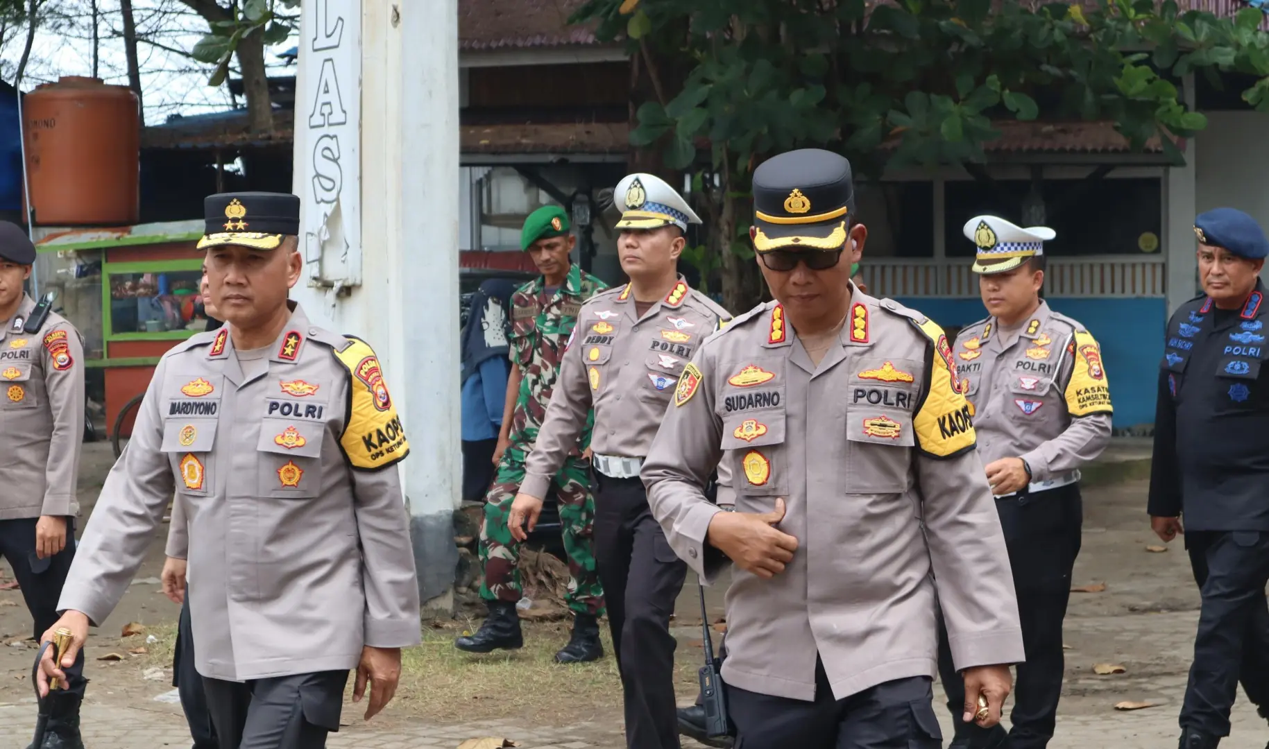 Pastikan Keamanan Libur Lebaran, Kapolda Bengkulu Tinjau Pos Terpadu Pantai Zakat