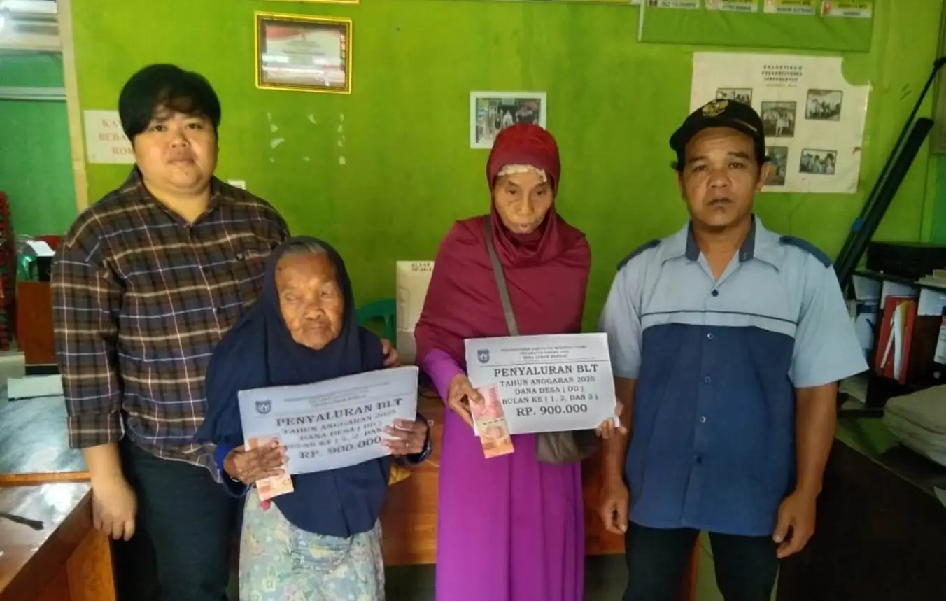 Pemdes Lubuk Banyau Salurkan BLT DD kepada 10 Keluarga Penerima Manfaat