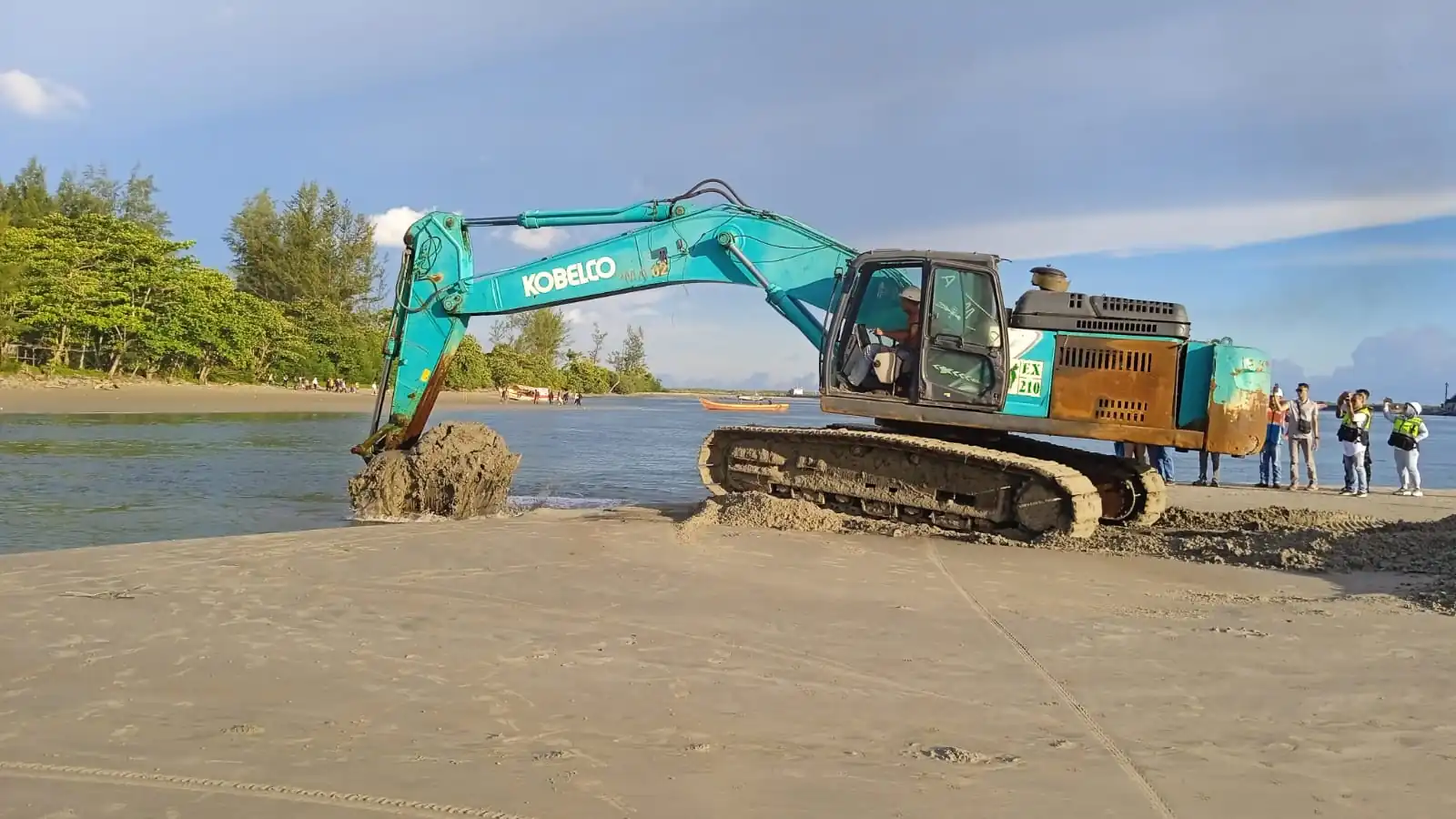 Pengerukan Alur Pelabuhan Pulau Baai Dimulai