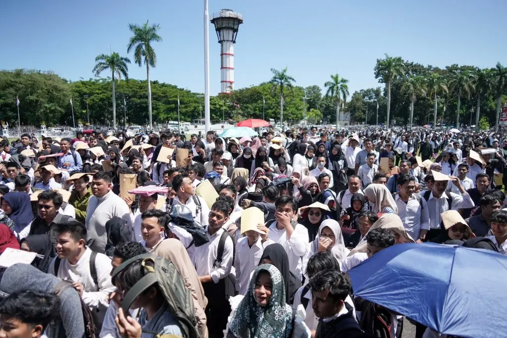 Ribuan Pancari Kerja Serbu Job Fair Merah Putih, Ada Jalur ‘Orang Dalam’