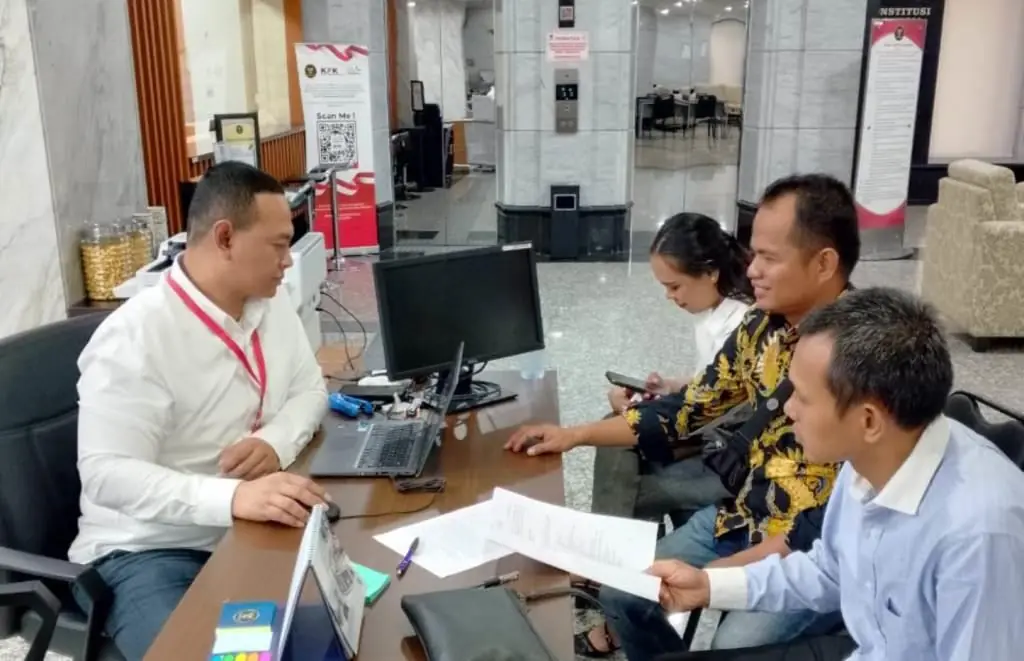 Suryatati-Ii Sumirat Daftarkan Gugatan ke MK