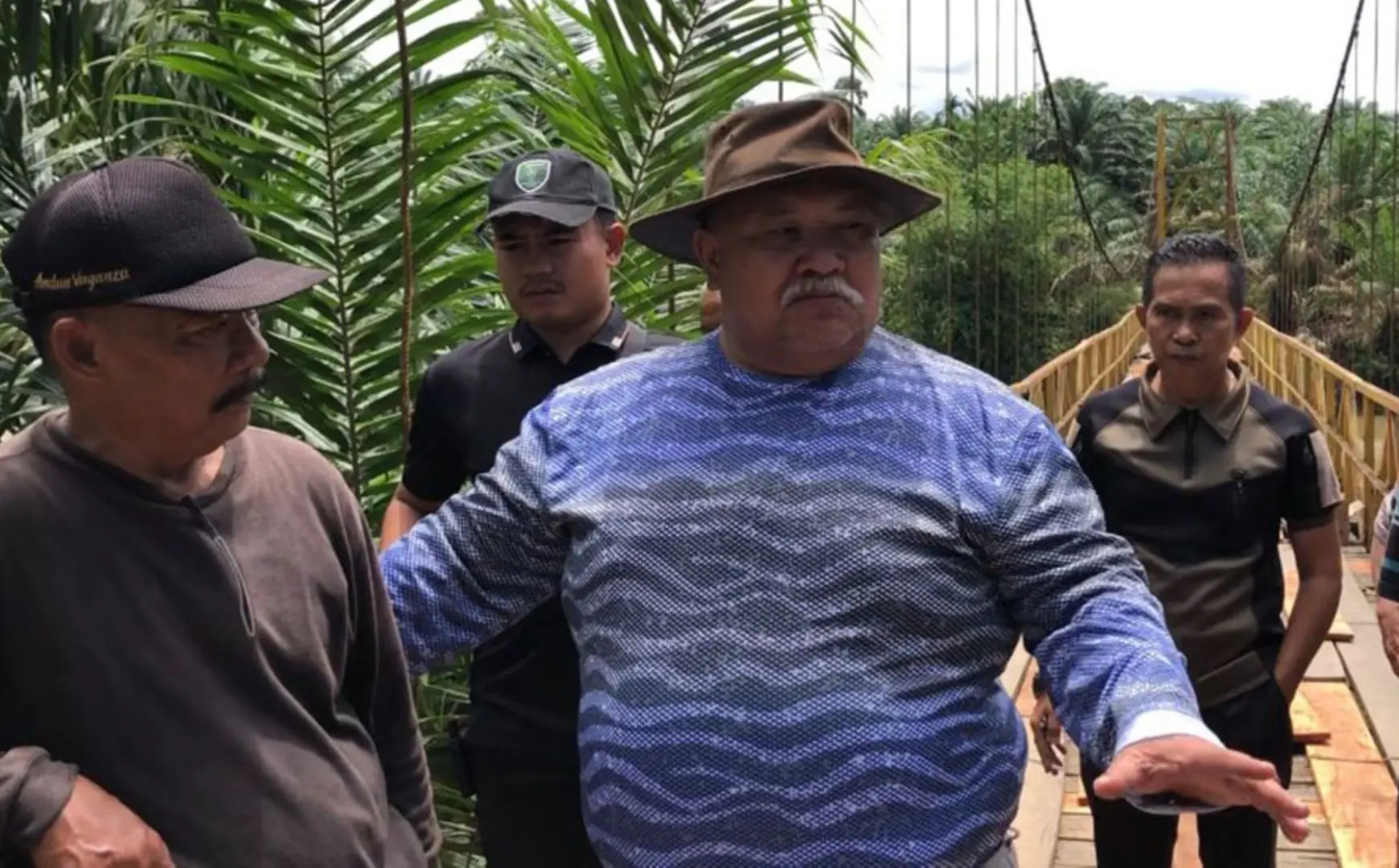 Wabup Rifai Tajudin Pantau Perbaikan Jembatan Gantung di Tanjung Menang