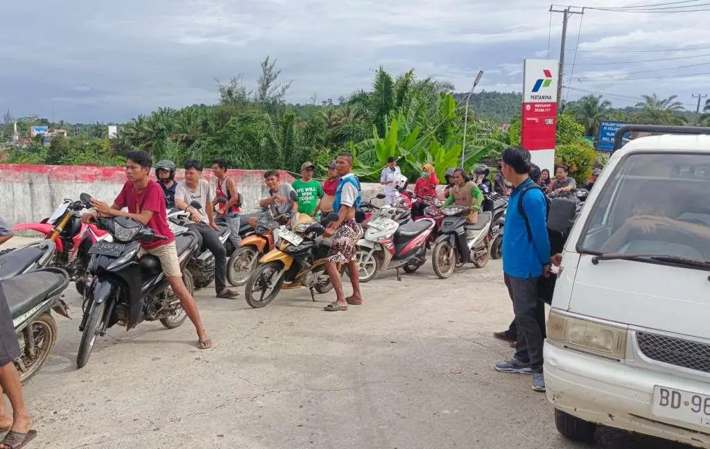 BBM Langka: Harga Eceran Tembus Rp 25 Ribu, Warga Mulai Panik