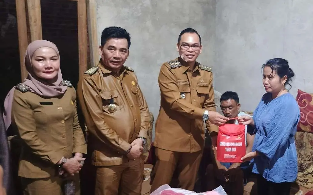 Bupati Seluma Beri Harapan Baru Bagi Pemilik Bengkel yang Ludes Terbakar