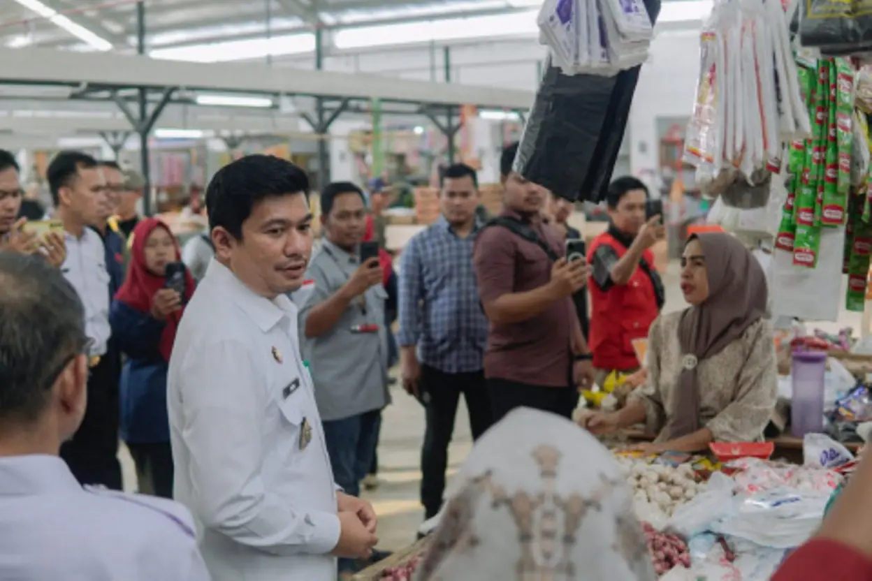 Jelang Iduladha, Bupati Arie Tinjau Pasar Purwodadi Pastikan Harga Sembako Terkendali