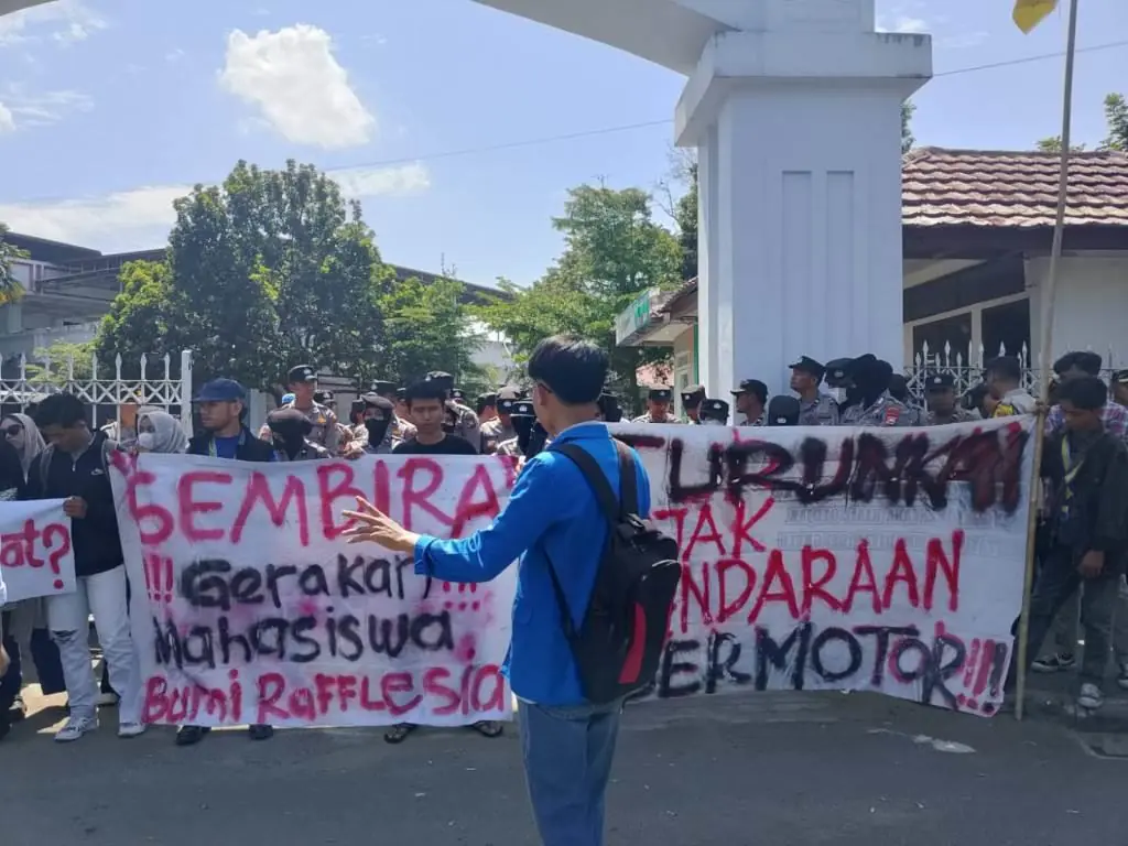 Mahasiswa Bengkulu Kembali Turun Demo Tuntut Opsen Pajak