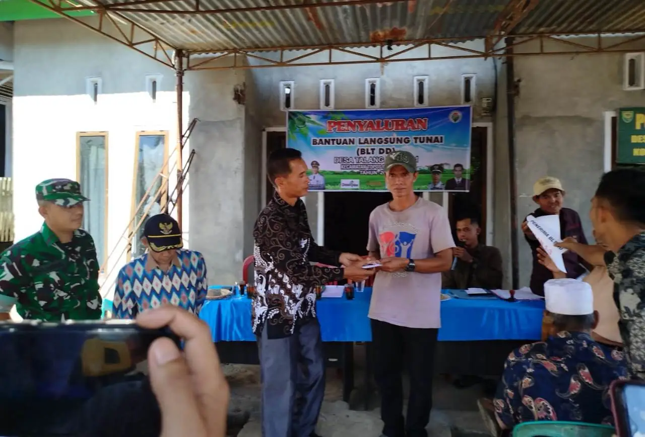 Pemdes Talang Donok I Bagikan BLT, Warga Ungkap Rasa Syukur dan Terima Kasih