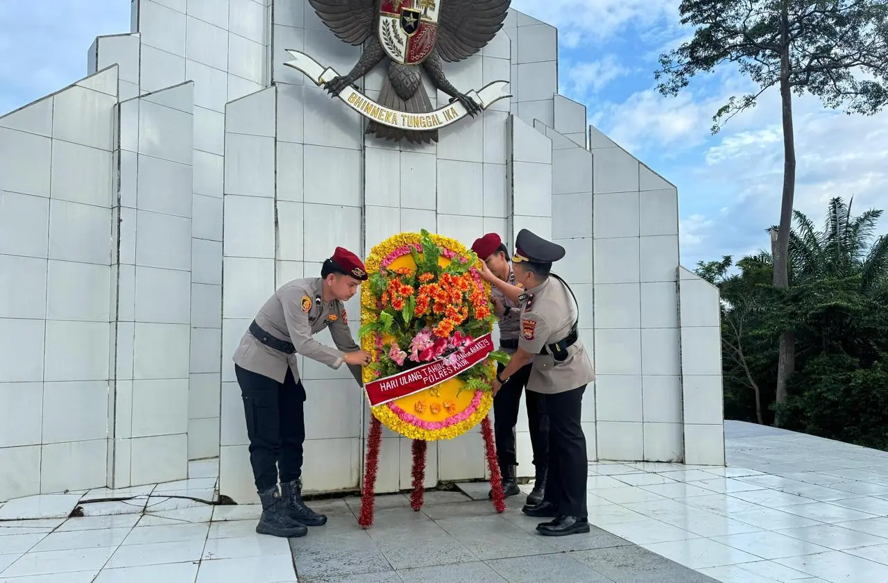 Polres Kaur Gelar Upacara Tabur Bunga Peringati Hari Bhayangkara ke-79 Tahun 2025