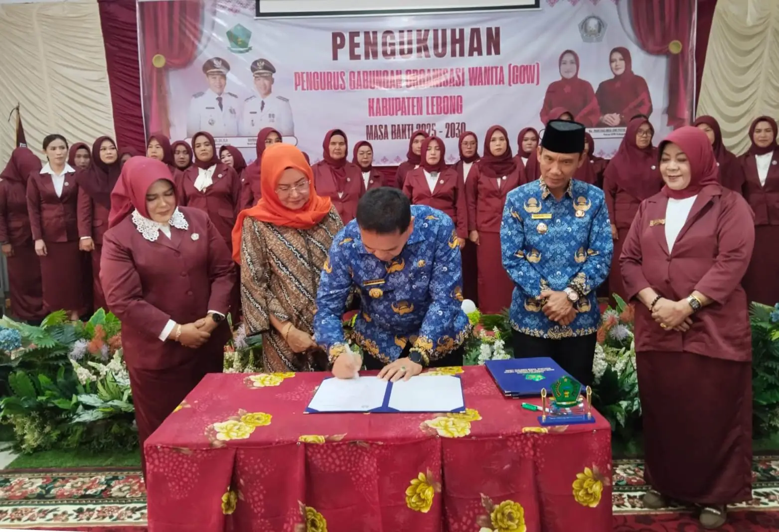 Bupati Azhari Resmi Kukuhkan Pengurus GOW Lebong Periode 2025-2030