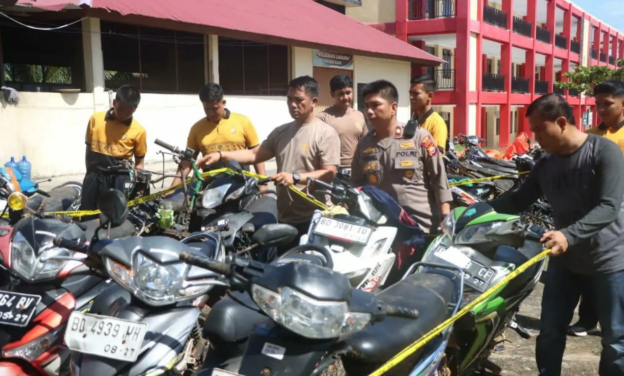 Polres Kaur Periksa Kelengkapan Surat Kendaraan Milik Massa yang Memblokir Lahan PT DSJ