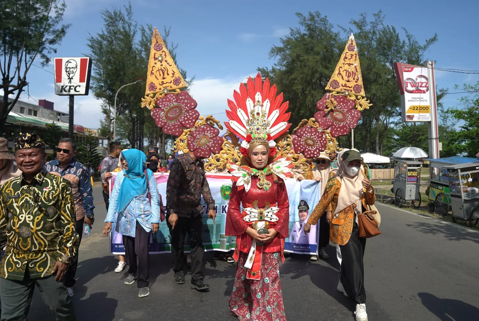 Pemprov Hadirkan Karnaval Batik Besurek di Festival Tabut 2025