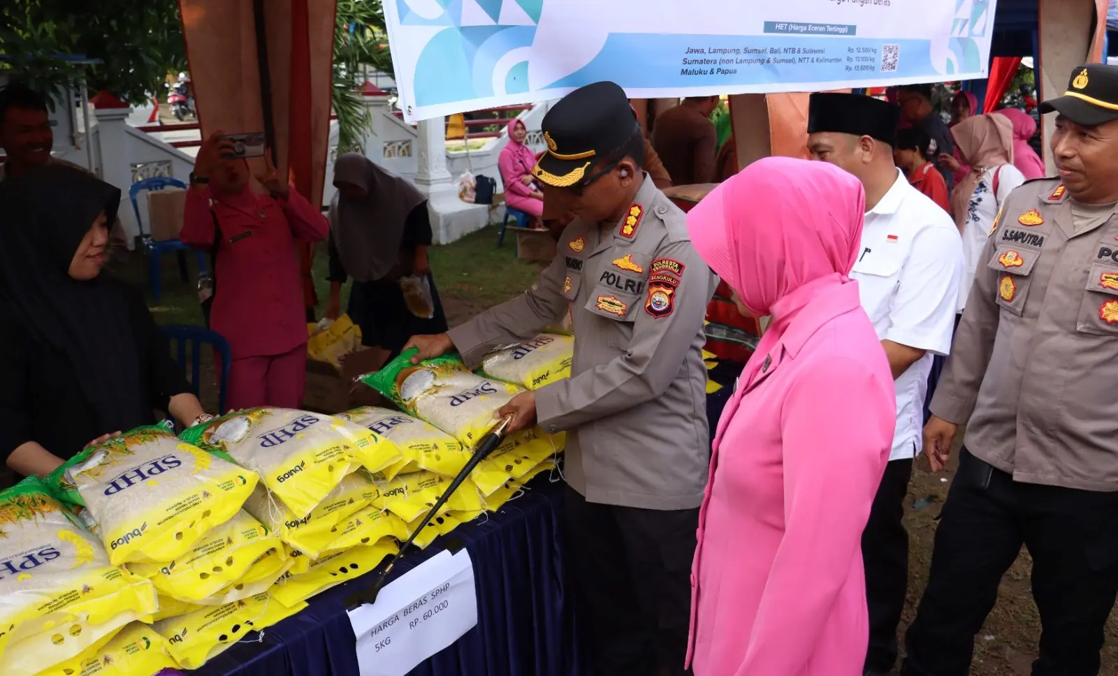 Mapolres Kota Bengkulu Gelar Gerakan Pangan Murah di Polsek Gading Cempaka