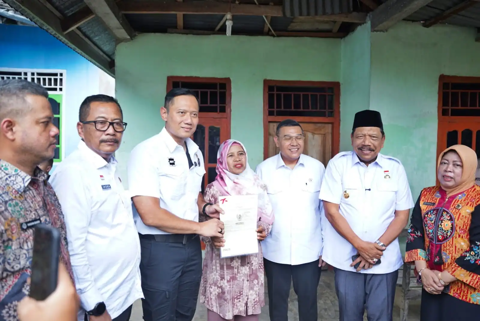 Menko AHY Serahkan 184 Sertifikat Tanah, Layanan Pertanahan di Bengkulu Naik 13,3 Persen