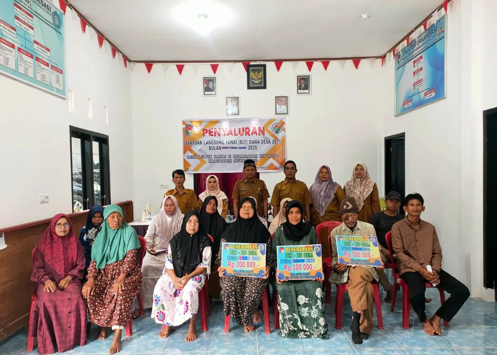 Sebanyak 16 KPM Desa Lubuk Sanai 2 Terima BLT Tiga Bulan