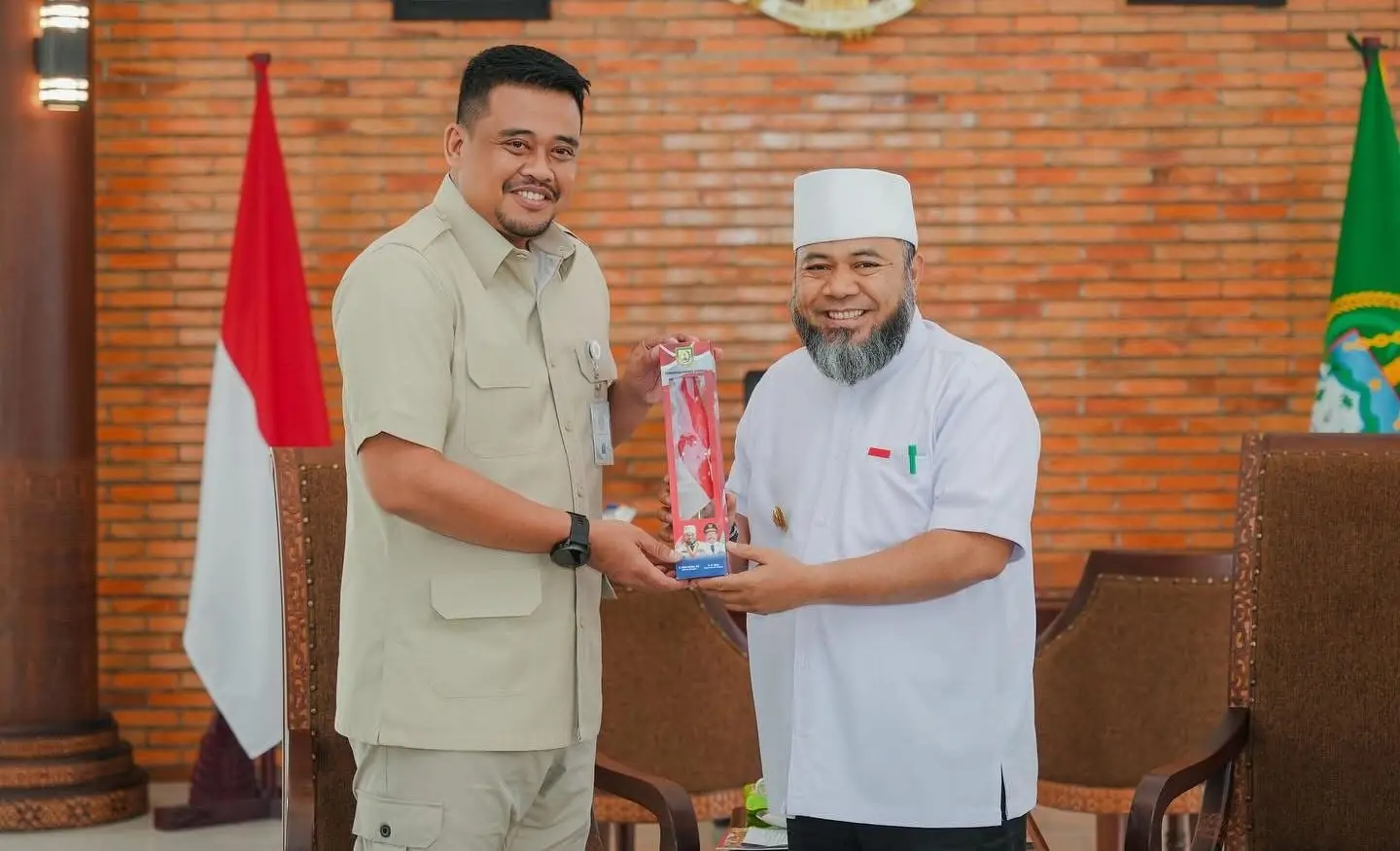 Gubernur Bengkulu Helmi Hasan saat berdiskusi dengan Gubernur Sumatera Utara, Bobby Afif Nasution di Anjungan Lantai 9, Kantor Gubernur Sumut, Foto: Dok