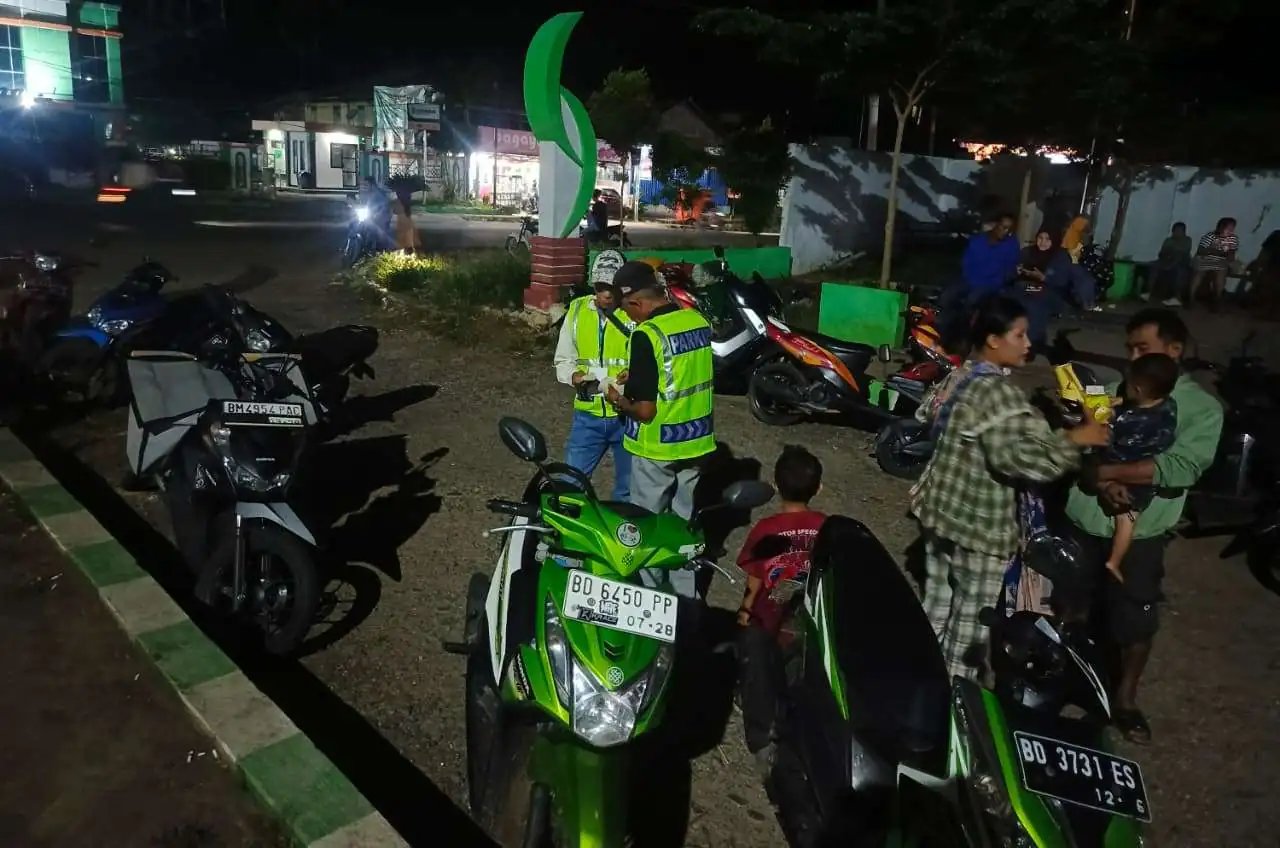 Alun-alun Tais Mulai Dikenakan Tarif Parkir, Pengunjung Keluhkan Kebijakan Baru
