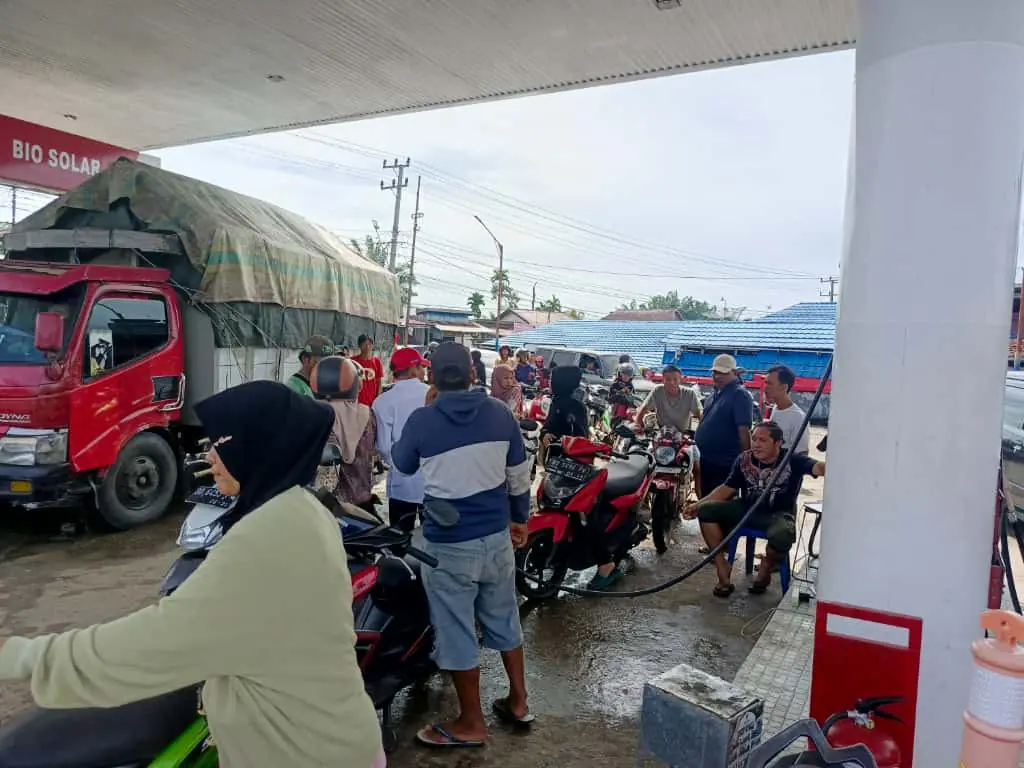 Antrean Masih Mengular, SPBU Tais Harap Pasokan BBM Ditambah