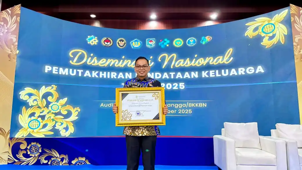 Bupati Seluma Terima Penghargaan Diseminasi Pemutakhiran Pendataan Keluarga Tercepat 2025