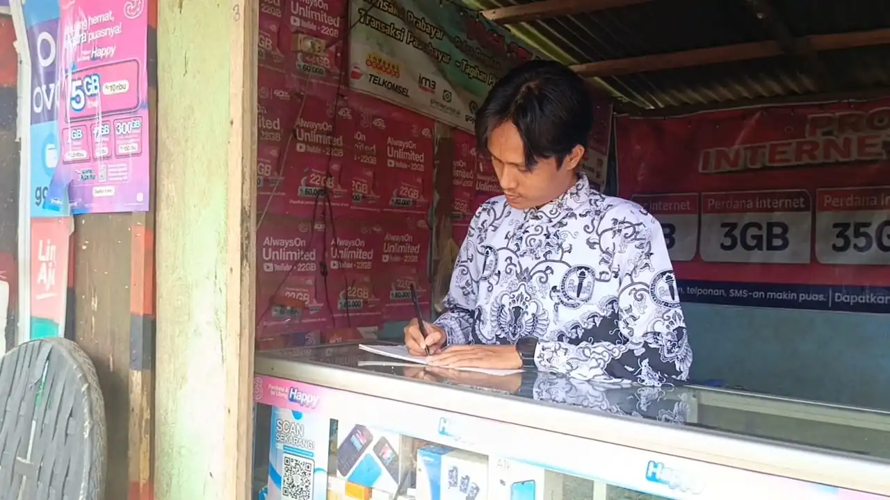 HGN 2025: Kisah Yogi Meriyanto, Guru Honorer di Seluma Bergaji Rp180 Ribu, Lulus PPG Terancam Dirumahkan