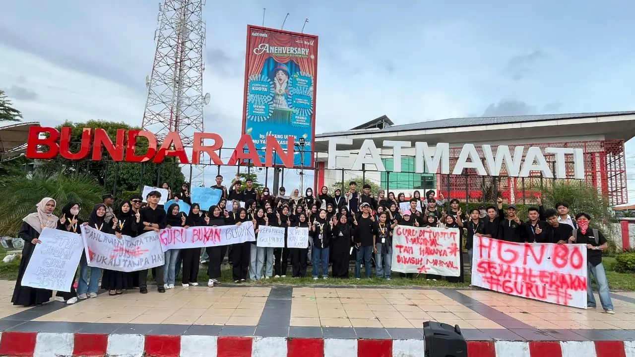 Mahasiswa Bengkulu Gelar Aksi Simbolik HGN 2025, Soroti Perlindungan Hukum hingga Kesejahteraan Guru