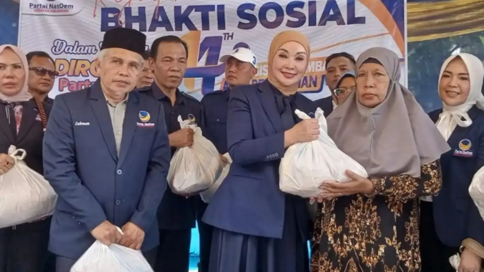 Rayakan HUT ke-14, Partai NasDem Bengkulu Gelar Bagi-Bagi Sembako, Donor Darah dan Lomba Rakyat
