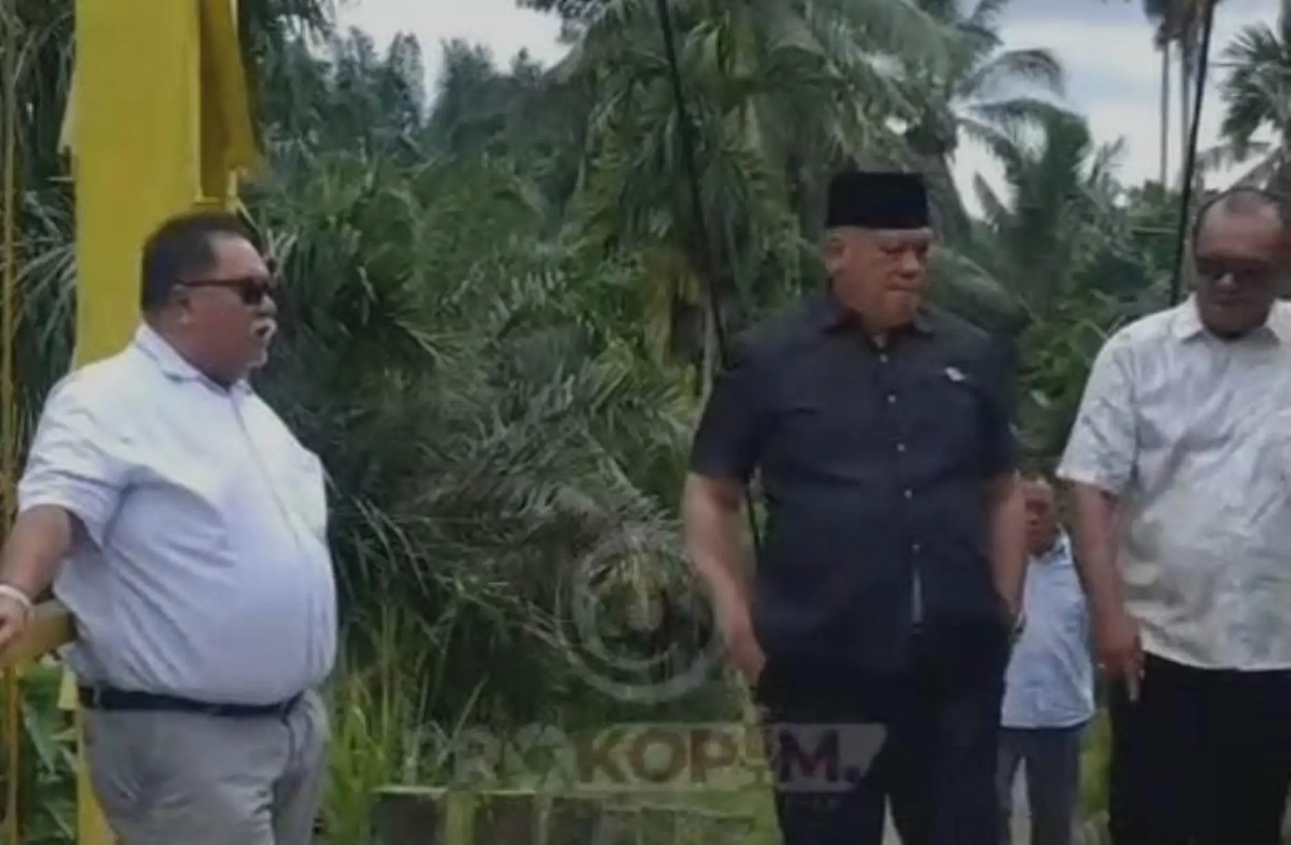 Herwin Suberhani Tinjau Kondisi Jembatan Air Nelengau Tanjung Menang di Kecamatan Seginim