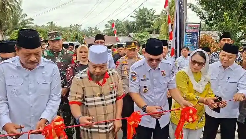 Jalan Lintas Provinsi Pasar Ngalam Seluma Mulus Setelah 35 Tahun, Warga Gelar Syukuran
