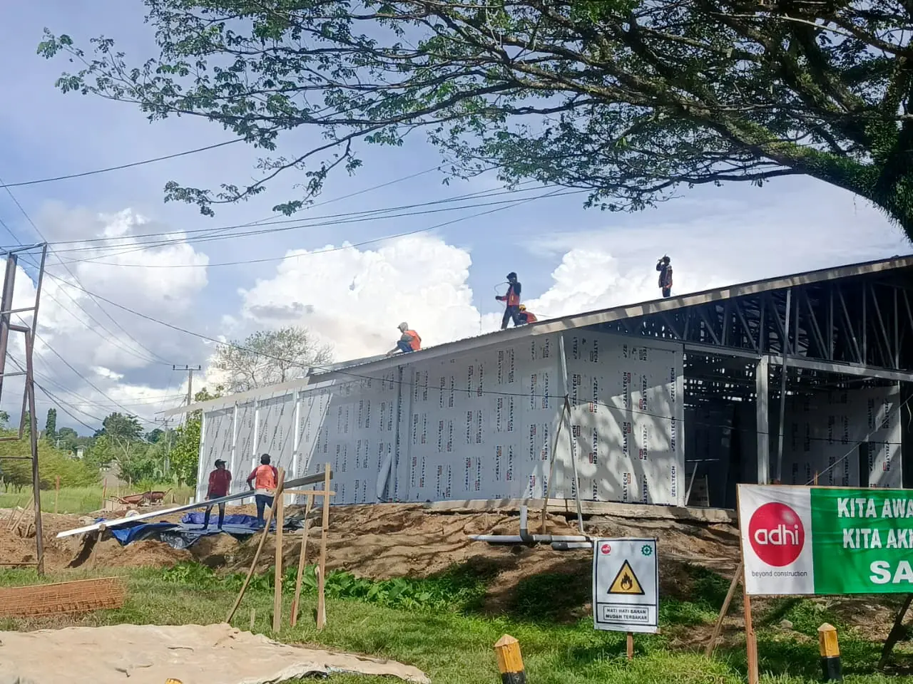 Sempat Larang Wartawan Meliput, Pembangunan Dapur SPPG di Simpang Enam Seluma Diduga Abaikan K3
