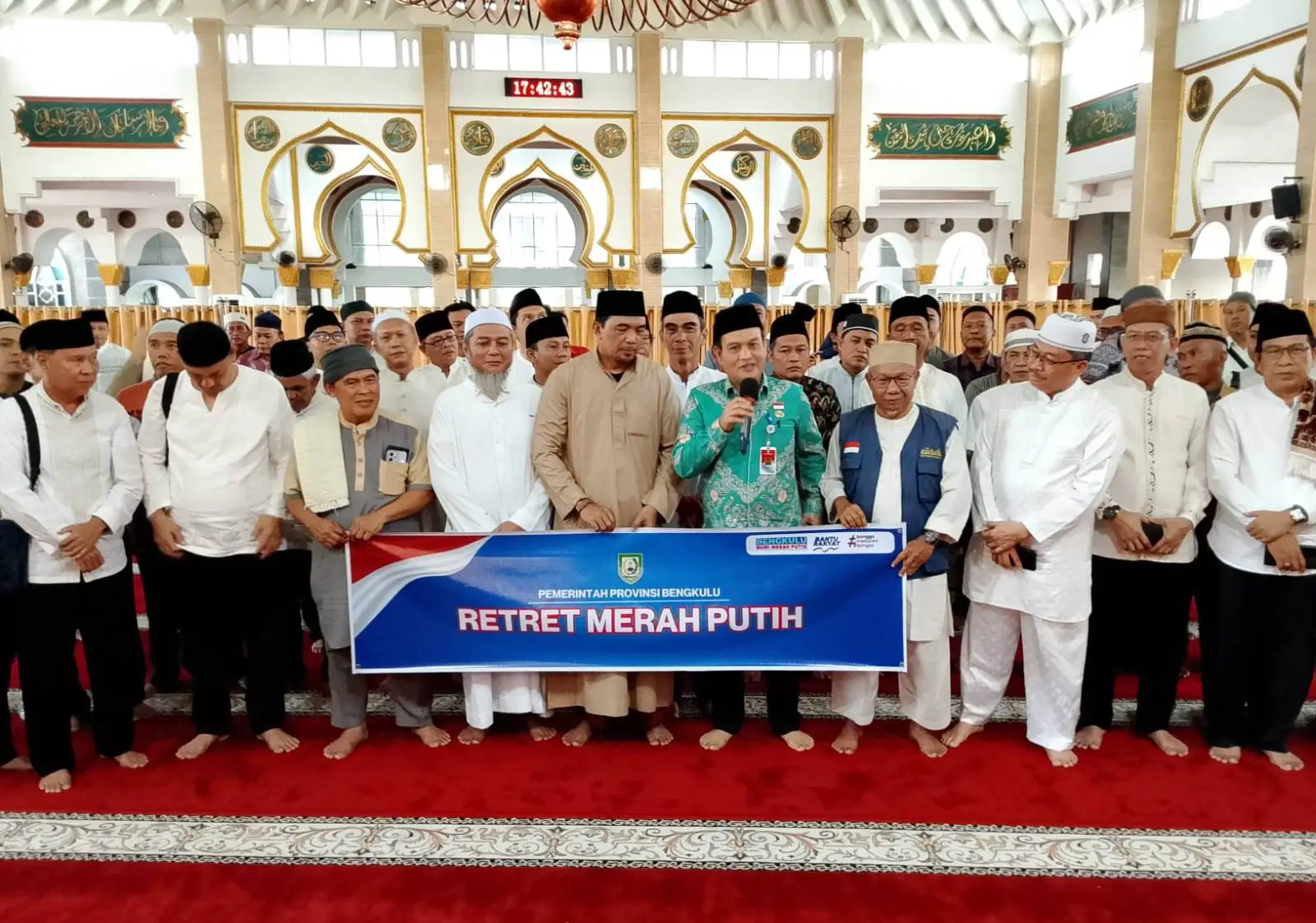 Siap Bantu Rakyat, Pj Sekda dan Kadis DKP Lepas Peserta Retreat Merah Putih Angkatan VIII