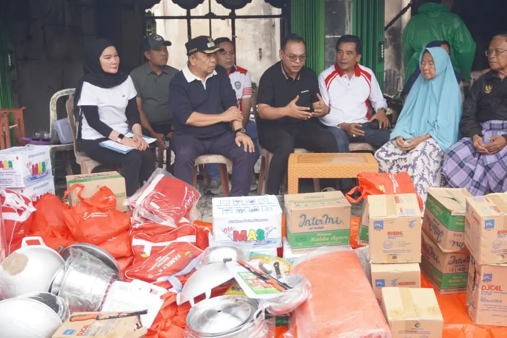 Teddy Rahman dan Gustianto Gerak Cepat Salurkan Bantuan bagi Korban Kebakaran Pasar Tais