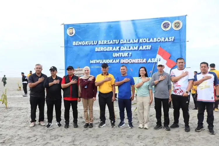 Kapolda Bengkulu Pimpin Program GEMPAR Keempat di Pantai Panjang