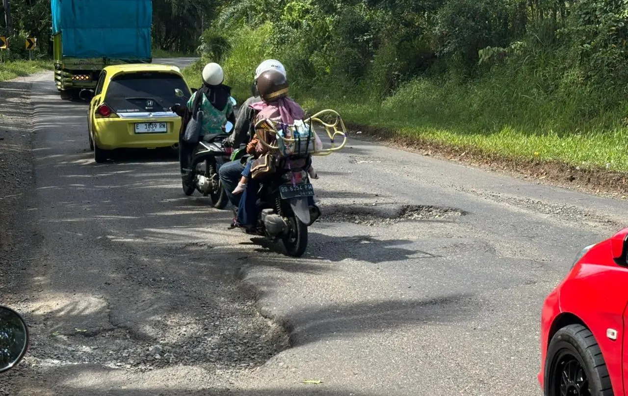 Lubang Jalan Nasional di Seluma Tanpa Rambu Peringatan, BPJN Akui Perbaikan Masih Bertahap