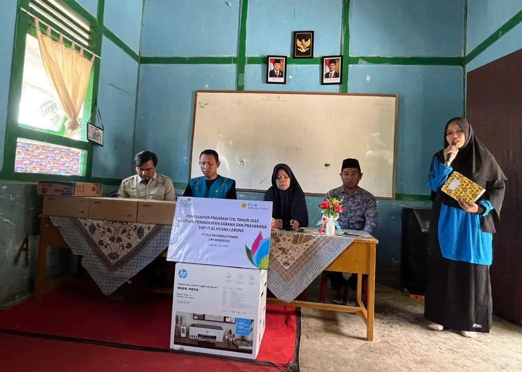PLN Indonesia Power UBP Bengkulu Salurkan Bantuan Pendidikan di Kabupaten Lebong