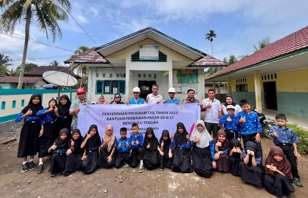 UBP Bengkulu Revitalisasi Pagar SDN 57 Bengkulu Tengah