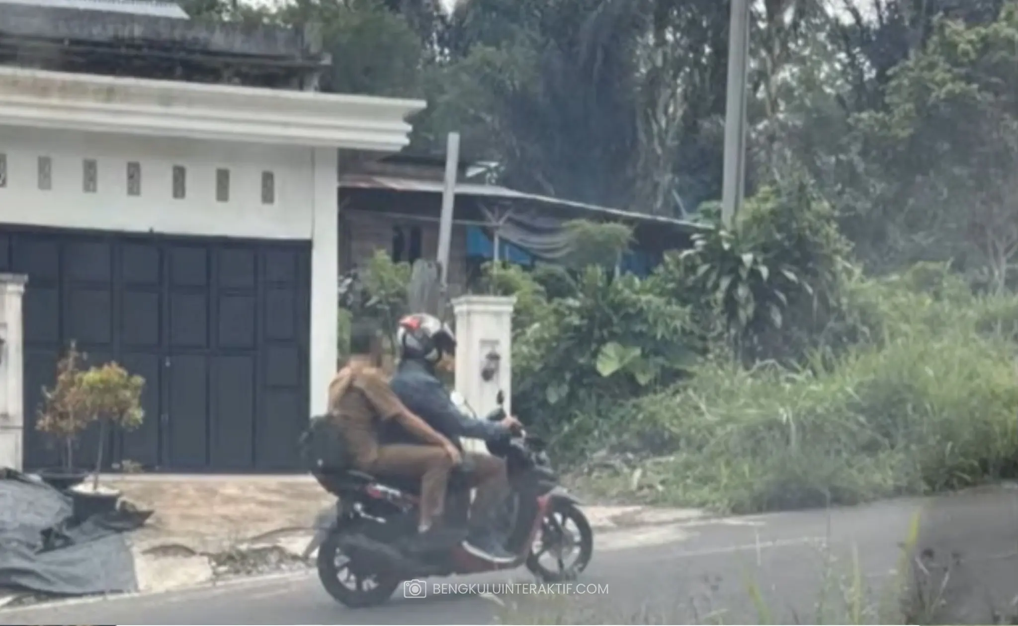 Dibonceng Motor, Kadis PU Rejang Lebong Bawa Uang Suap Pakai Ransel