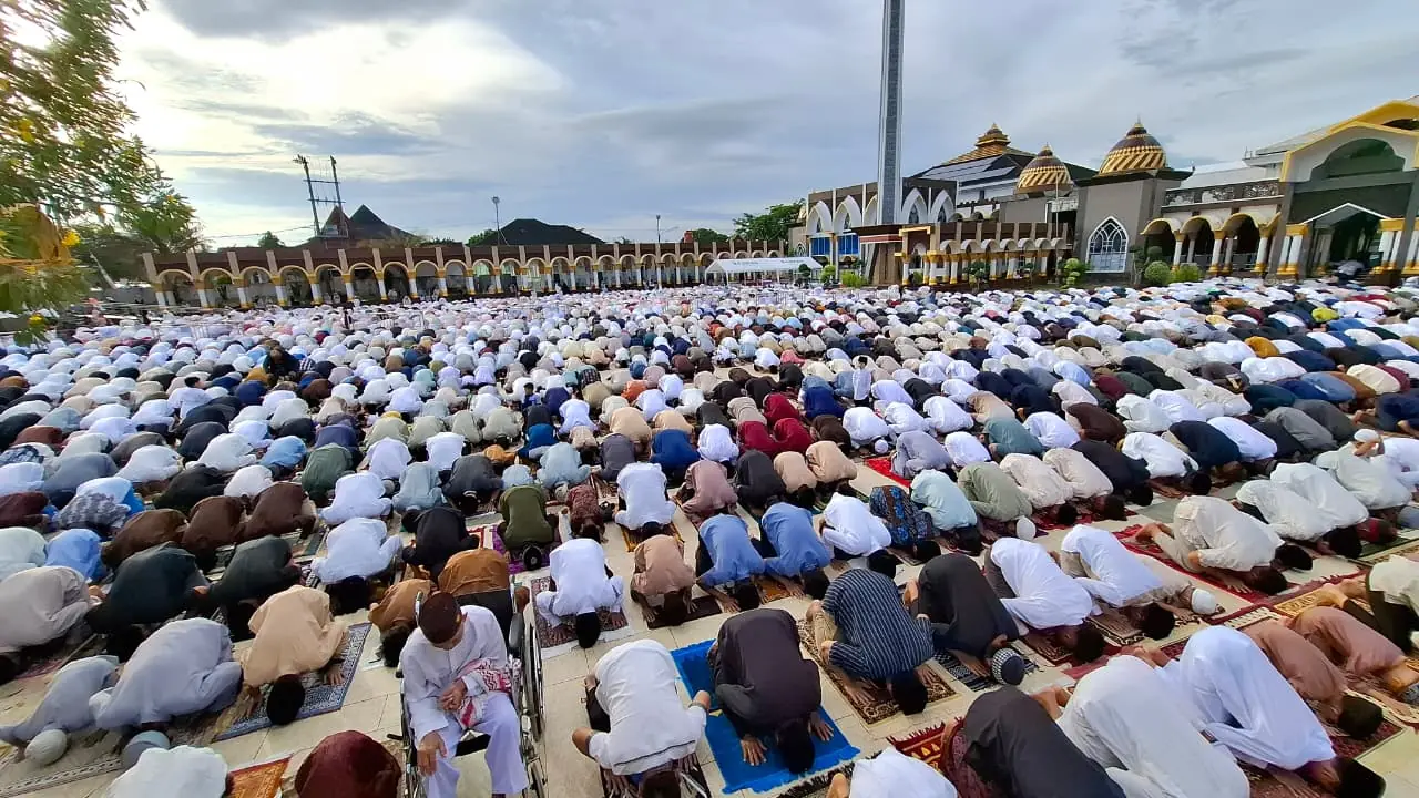 Ribuan Jamaah Salat Idul Fitri 1447 H di Masjid Raya Baitul Izzah, Pemprov Dorong Semangat Bantu Rakyat