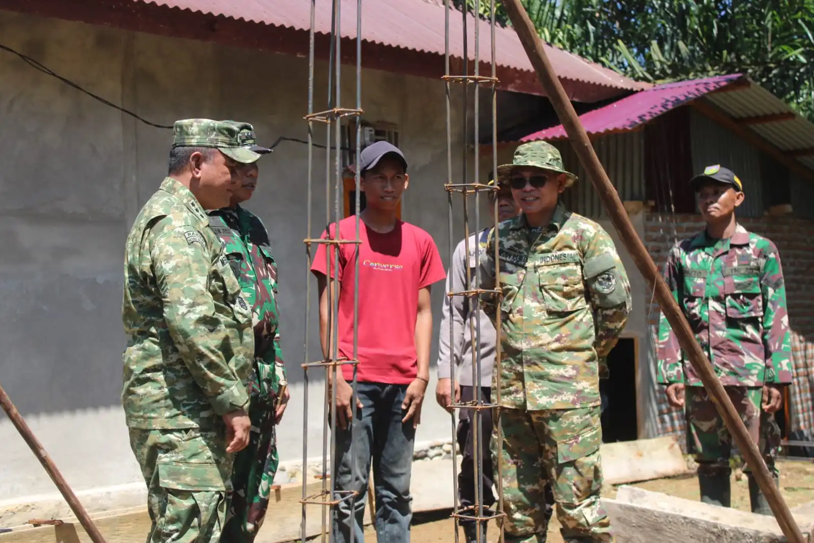 Bupati Seluma dan Dandim Tinjau Pembangunan RTLH di Pembukaan TMMD ke-128