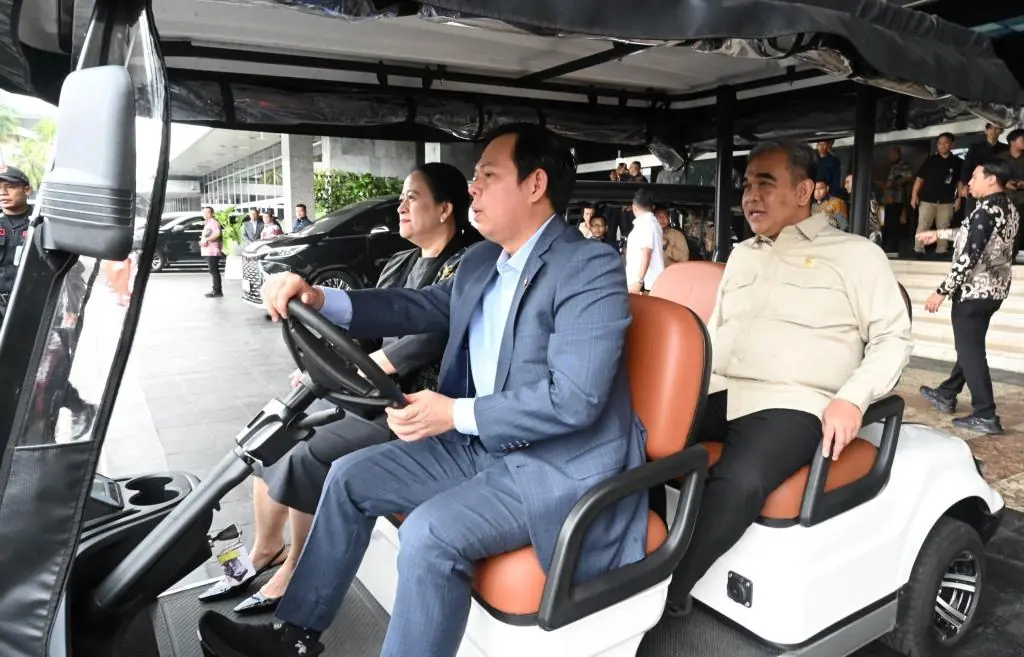 Kompak Naik Buggy, Pimpinan Parlemen RI Makan Siang dan Berdiskusi di Kantin Demokrasi Senayan