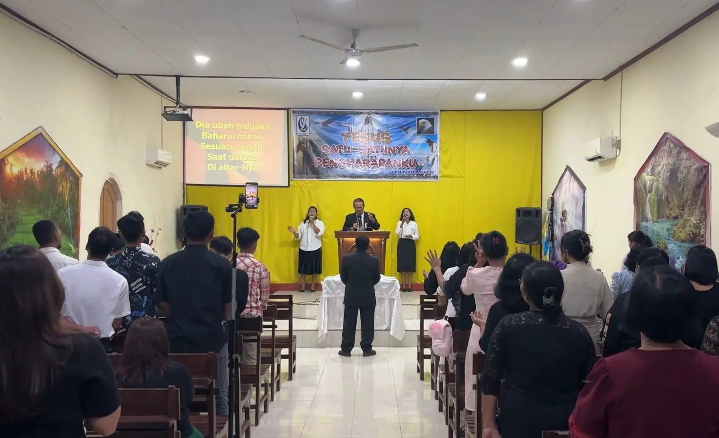 Peringati Wafat Isa Almasih, GPDI Cengri Laksanakan Ibadah Jumat Agung dan Baptis 3 Jemaat