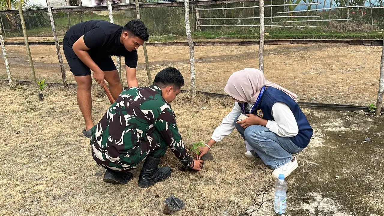 Jaga Kelestarian Desa, Satgas TMMD ke-128 Kodim Seluma Tanam Ribuan Bibit Pohon