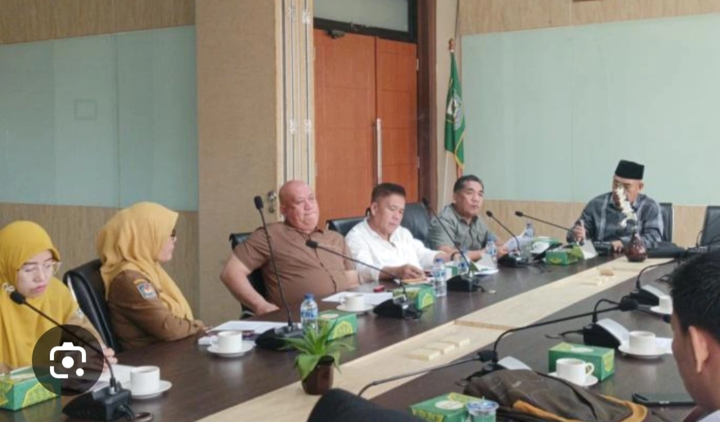 Komisi I DPRD Provinsi Bengkulu saat menggelar hearing Bersama sejumlah PPPK Paruh Waktu Provinsi Bengkulu, Foto: Dok