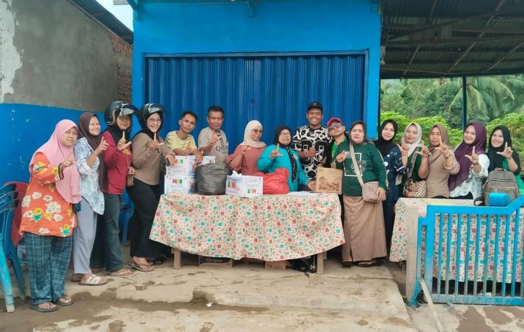 Pjs Kades Lokasari Ajak Warga Peduli Korban Banjir, 400 Nasi Bungkus Disalurkan