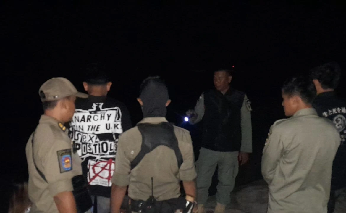 Satpol PP Kota Bengkulu Tertibkan Dua Pasangan Mabuk di Kawasan Pantai Panjang